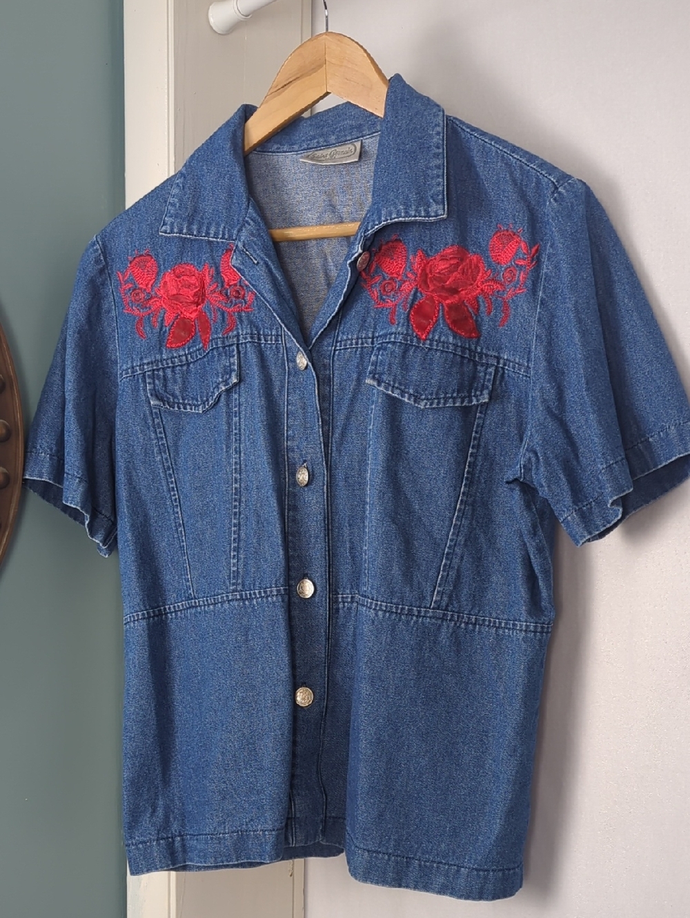 SAINT GERMAINE Women's Red Rose Embroidered Denim Short Sleeve Top